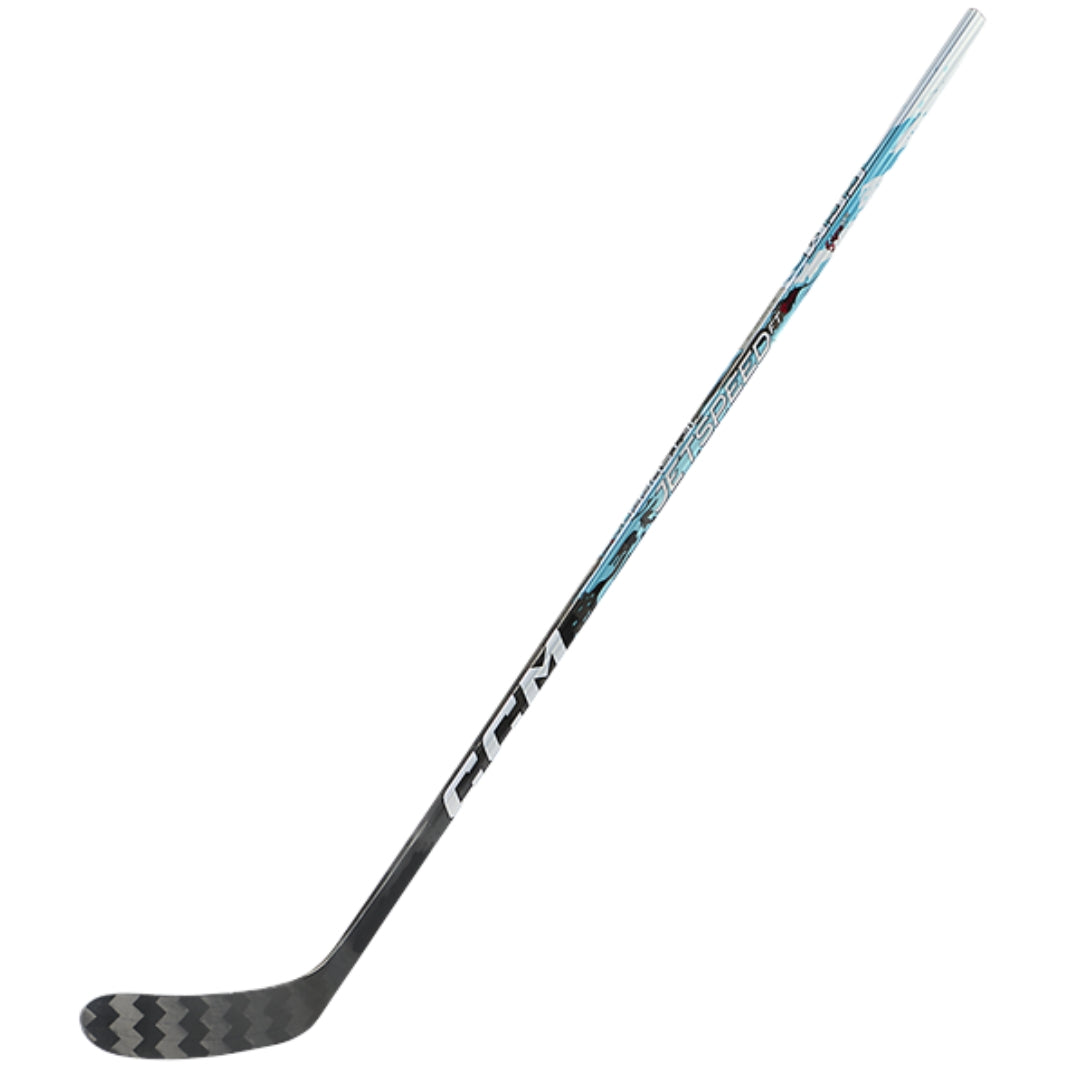 CCM JetSpeed FT9 Pro Jr on huipputason jääkiekkomaila pelaajalle, joka haluaa nopean laukaisun, tarkan kiekonkäsittelyn ja kevyen komposiittimailan kilpailulliseen jääkiekkoon.