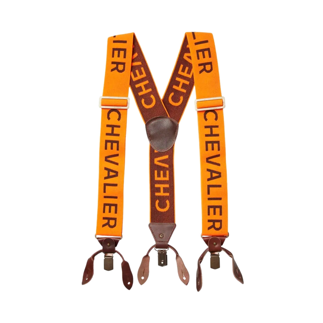 Chevalier Logo Suspenders High Vis Orange on erinomainen valinta metsästäjälle ja ulkoilijalle, joka arvostaa käyttömukavuutta, kestävyyttä ja varmaa istuvuutta. Leveä joustava rakenne, monipuoliset kiinnitysvaihtoehdot ja laadukkaat materiaalit tekevät henkselistä pitkäikäisen varusteen, joka pitää metsästyshousut tukevasti paikoillaan kaikissa olosuhteissa.