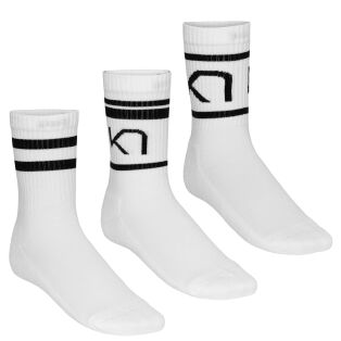 Kari Traa Tennis Socks 3-pack on naisten urheilusukkasetti, joka sopii erinomaisesti tennikseen, kuntosalille, harjoitteluun ja aktiiviseen vapaa-aikaan. Sukissa yhdistyvät pehmeä käyttötuntuma, hyvä istuvuus ja jalkaterää miellyttävä pehmustus.
