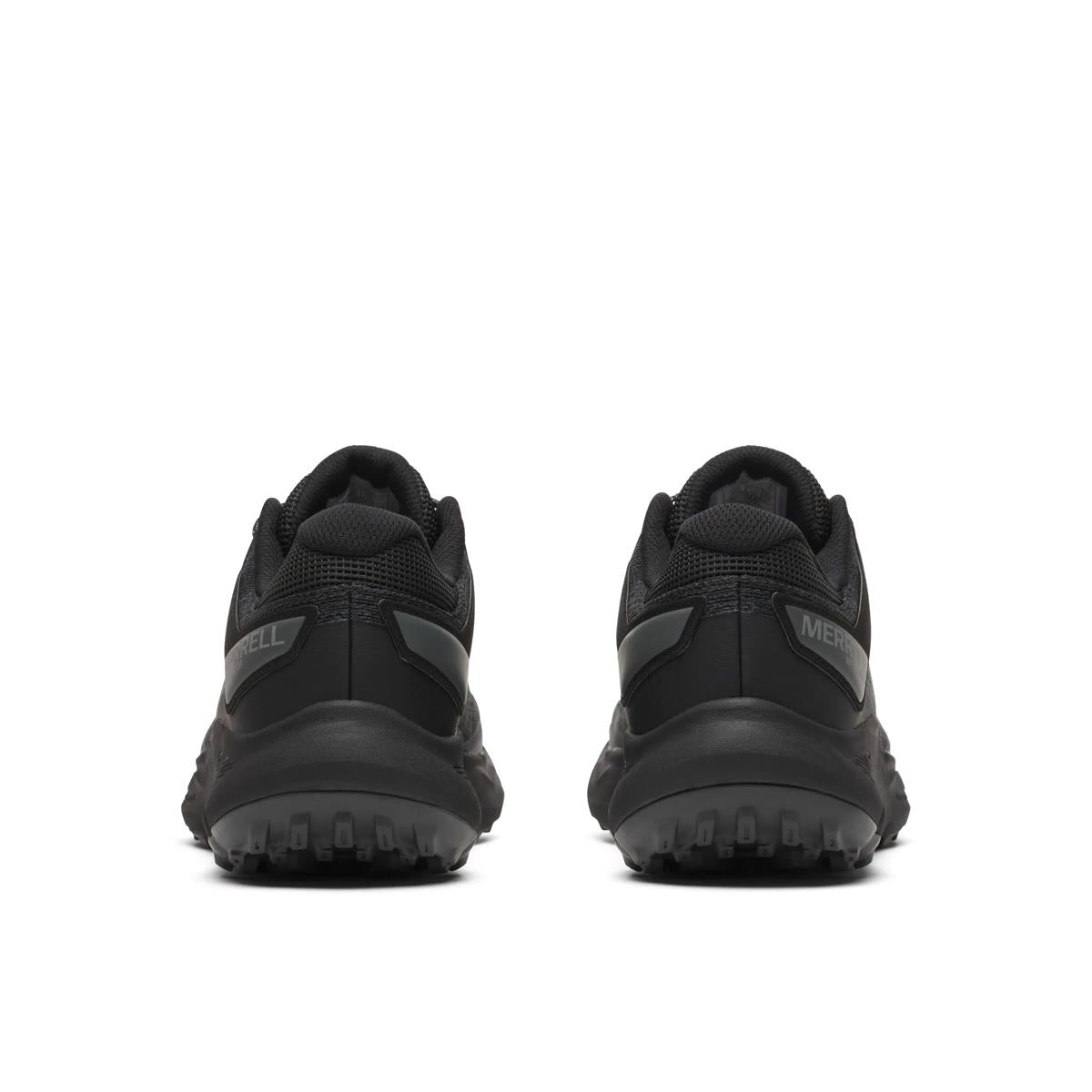 Merrell Nova 4 WP on monipuolinen vedenpitävä maastojuoksukenkä, joka tarjoaa mukavuutta ja pitoa vaihteleviin olosuhteisiin. Kengässä yhdistyvät vedenpitävä kalvo, hengittävä verkkopäällinen, kevyt FloatPro Foam -välipohja ja pitävä Merrell Quantum Grip -ulkopohja. Nova 4 WP sopii maastojuoksuun, kävelyyn, retkeilyyn ja aktiiviseen ulkoiluun silloin, kun haluat kengältä suojaa kosteudelta ja hyvää käyttömukavuutta.
