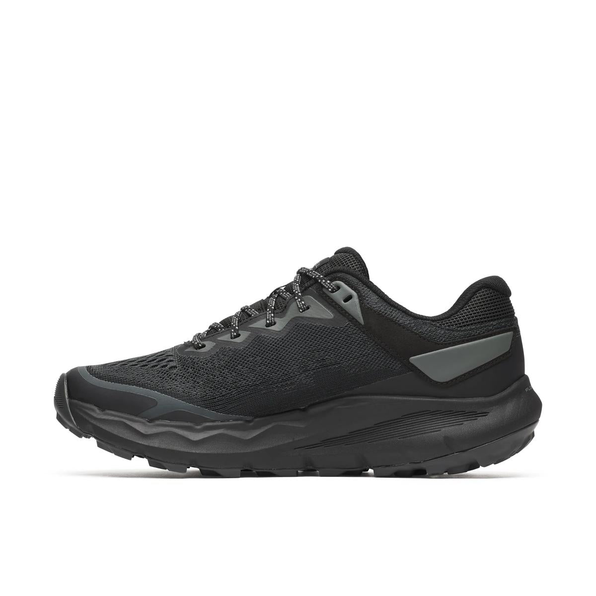 Merrell Nova 4 WP on monipuolinen vedenpitävä maastojuoksukenkä, joka tarjoaa mukavuutta ja pitoa vaihteleviin olosuhteisiin. Kengässä yhdistyvät vedenpitävä kalvo, hengittävä verkkopäällinen, kevyt FloatPro Foam -välipohja ja pitävä Merrell Quantum Grip -ulkopohja. Nova 4 WP sopii maastojuoksuun, kävelyyn, retkeilyyn ja aktiiviseen ulkoiluun silloin, kun haluat kengältä suojaa kosteudelta ja hyvää käyttömukavuutta.