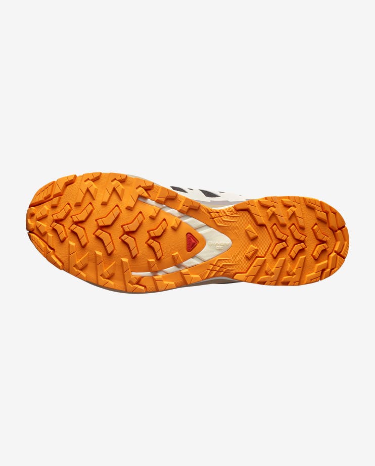 Salomon XA Pro 3D V9 GORE-TEX sopii aktiiviselle ulkoilijalle, joka etsii yhtä kenkää retkeilyyn, metsäpoluille ja vaihtelevaan maastoon. Se on hyvä valinta erityisesti silloin, kun kengältä vaaditaan vedenpitävyyttä, pitoa ja vakautta ilman raskaan vaelluskengän tuntumaa.