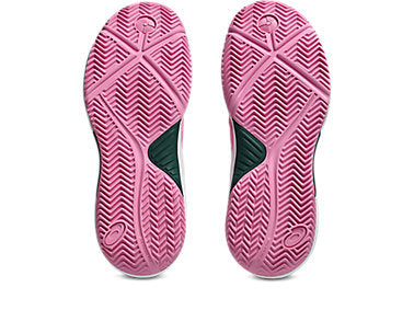 ASICS GEL-DEDICATE 9 GS on lapsille ja nuorille suunniteltu sisäpelikenkä, joka yhdistää hyvän vaimennuksen, vakauden ja mukavan istuvuuden. Kenkä on suunniteltu erityisesti nuorten tennispelaajien tarpeisiin ja sopii erinomaisesti nopeisiin liikkeisiin sekä suunnanmuutoksiin tenniskentällä.