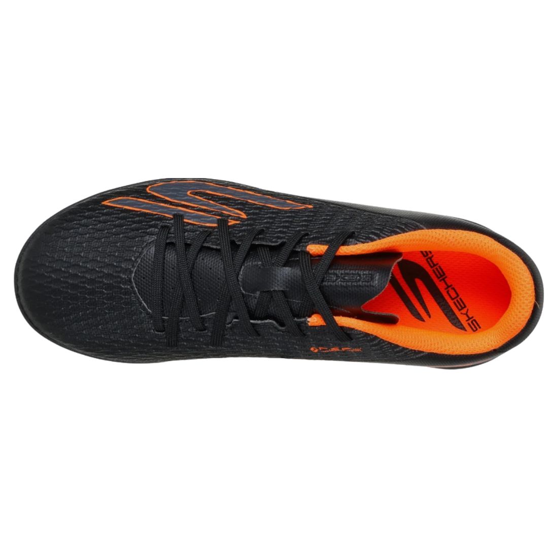 Skechers SKX 2 Jr Youth IC on kevyt ja ketterä lasten jalkapallokenkä, joka on suunniteltu erityisesti sisäpeleihin, futsaliin ja muille tasaisille koville pelialustoille. Kengässä yhdistyvät kevyt rakenne, tarkka pallokosketus ja monisuuntainen pito, joten se sopii junioripelaajalle, joka haluaa hallita palloa nopeasti ja liikkua kentällä vaivattomasti.