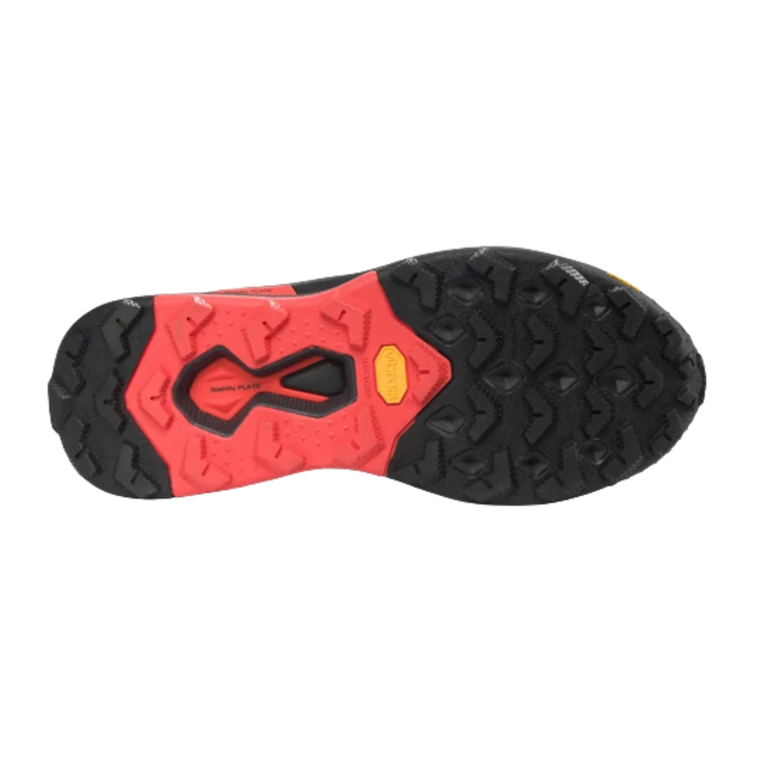 Hanki kilpailuetua Villrein PRO High GTX BOA -kengillä, jotka ovat metsästyssaappaiden seuraava kehitysaskel. Näissä yhdistyvät maksimaalinen tuki ja ensiluokkainen mukavuus. Korkeavartinen päällinen, joka on valmistettu kevyestä ja kestävästä kengurunnahasta, antaa nilkalle hyvän tuen, kun taas vedenpitävä GORE-TEX-kalvo suojaa jalkoja kosteudelta. Saappaissa on myös kaksiosainen BOA-kiinnitys, joka mahdollistaa täydellisen istuvuuden. EVA-välipohjan kaksoisrakenne tarjoaa ihanteellisen yhdistelmän iskunva