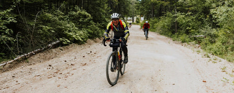 Mikä on gravel pyörä? Monipuolisen pyöräilyn moderni suosikki