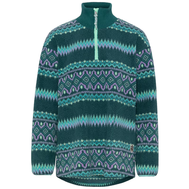 Kari Traa Ruthie Midlayer Half Zip on pehmeä, lämmin ja tyylikäs naisten fleecepaita, joka sopii niin ulkoiluun, retkeilyyn ja talven aktiviteetteihin kuin rentoon arkikäyttöön. Peacock-värinen Ruthie Midlayer yhdistää erittäin pehmeän pile-fleecen, rennon istuvuuden ja näyttävän pohjoismaisesta luonnosta inspiroituneen kuosin.