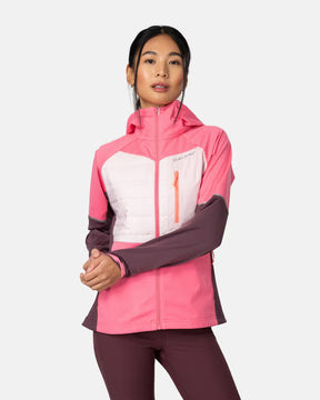 Kari Traa Nia Jacket on monikäyttöinen naisten hybriditakki ulkoiluun, retkeilyyn, treeneihin ja aktiiviseen vapaa-aikaan. Takin kevyesti topatut rinta- ja selkäosat tarjoavat lämpöä, kun taas joustavat sivupaneelit lisäävät liikkumisen vapautta. Nia Jacket yhdistää sporttisen ulkonäön, toiminnallisuuden ja naisellisen leikkauksen tyylikkääksi kokonaisuudeksi.