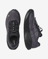 vedenpitävä ja monipuolinen juoksukenkä maantielle ja sorateille. GORE-TEX-kalvo pitää jalat kuivina, Gravel Contagrip® tarjoaa varmaa pitoa vaihtelevilla alustoilla ja optiFOAM²-välipohja tuo pehmeän, dynaamisen juoksutuntuman. Kevyt 239 g rakenne, quickLACE™ neo -nauhoitus ja 8 mm droppi tekevät kengästä erinomaisen vaihtoehdon päivittäiseen harjoitteluun myös märissä olosuhteissa.