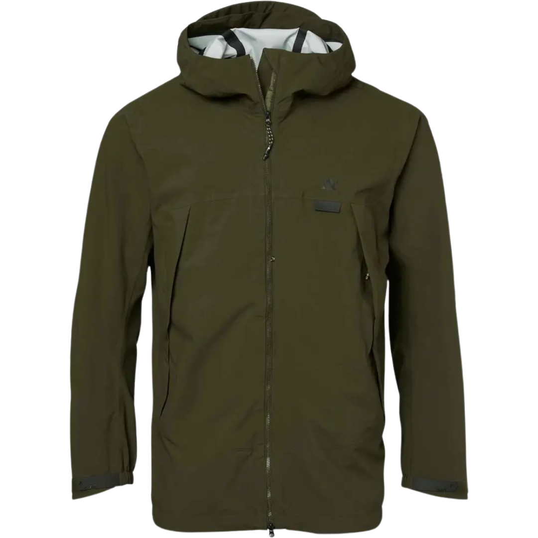 Alaska Active Hunter Mens Rain Jacket on kevyt ja helposti mukana kulkeva metsästyssadetakki, joka tarjoaa luotettavan suojan sateelta ja tuulelta silloin, kun sää muuttuu kesken metsästyspäivän. Vain noin 360 gramman painoisena takki kulkee vaivattomasti repussa ja on helppo ottaa käyttöön juuri silloin, kun sitä tarvitaan.