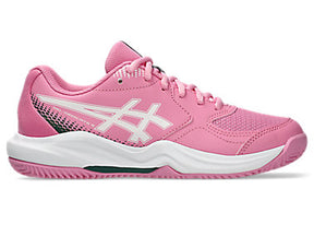 ASICS GEL-DEDICATE 9 GS on lapsille ja nuorille suunniteltu sisäpelikenkä, joka yhdistää hyvän vaimennuksen, vakauden ja mukavan istuvuuden. Kenkä on suunniteltu erityisesti nuorten tennispelaajien tarpeisiin ja sopii erinomaisesti nopeisiin liikkeisiin sekä suunnanmuutoksiin tenniskentällä.