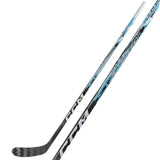 CCM JetSpeed FT9 Pro SR on huipputason senior jääkiekkomaila pelaajalle, joka haluaa nopean laukaisun, tarkan kiekonkäsittelyn ja kevyen komposiittimailan kilpailulliseen jääkiekkoon.
