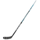 CCM JetSpeed FT9 Pro Jr on huipputason jääkiekkomaila pelaajalle, joka haluaa nopean laukaisun, tarkan kiekonkäsittelyn ja kevyen komposiittimailan kilpailulliseen jääkiekkoon.