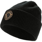 Fjällräven Bergtagen Forever Wool Beanie on lämmin ja miellyttävän pehmeä villapipo, joka on suunniteltu viileisiin päiviin retkeilyyn, ulkoiluun ja jokapäiväiseen käyttöön. 100 prosenttisesti jäljitettävä lampaanvilla tarjoaa luonnollista lämpöä ja siirtää tehokkaasti kosteutta pois iholta.