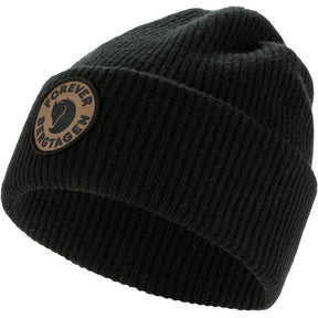 Fjällräven Bergtagen Forever Wool Beanie on lämmin ja miellyttävän pehmeä villapipo, joka on suunniteltu viileisiin päiviin retkeilyyn, ulkoiluun ja jokapäiväiseen käyttöön. 100 prosenttisesti jäljitettävä lampaanvilla tarjoaa luonnollista lämpöä ja siirtää tehokkaasti kosteutta pois iholta.