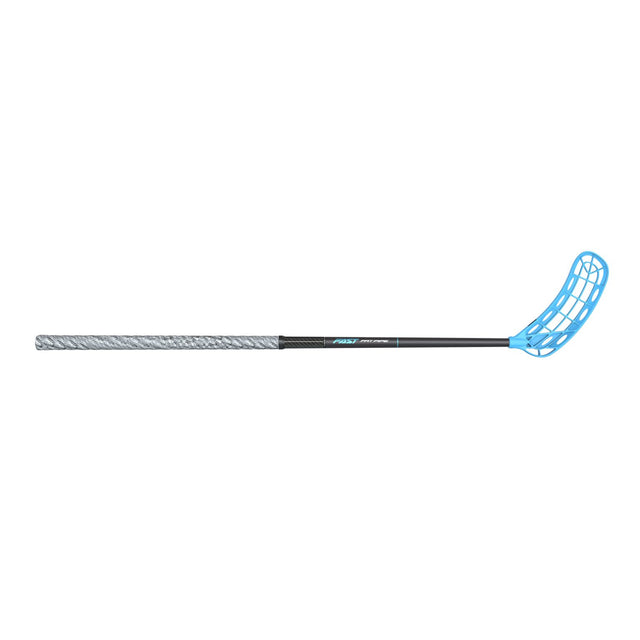 Fat Pipe FAST 27 JAB FH2 on monipuolinen salibandymaila, joka on suunniteltu pelaajalle, joka haluaa yhdistää hyvän pallotuntuman, hallittavuuden ja tehokkaan laukaisun. FAST sarjan 27 mm flex tekee mailasta sopivan vaihtoehdon monipuoliseen pelityyliin, jossa tarvitaan sekä tarkkuutta että voimaa.