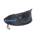 Fat Pipe PROTECTIVE EYEWEAR SET JR on junioripelaajille suunniteltu salibandyn suojalasisetti, joka on tarkoitettu suojaamaan silmiä salibandyn harjoituksissa ja peleissä. Kokonaisuus on suunniteltu käytännölliseksi junioripelaajan käyttöön, ja säädettävien ominaisuuksien ansiosta suojalasit voidaan sovittaa käyttäjälle sopiviksi.