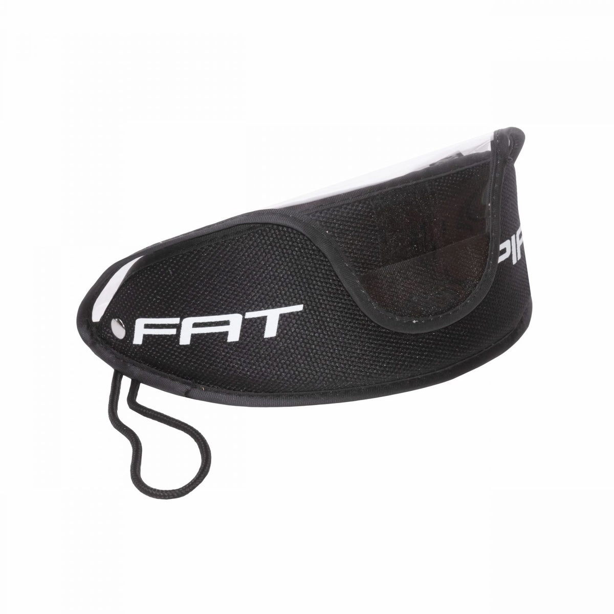 Fat Pipe PROTECTIVE EYEWEAR SET SR on salibandyyn suunniteltu suojalasisetti, joka tarjoaa pelaajalle suojaa ja hyvän istuvuuden harjoituksiin sekä otteluihin. Suojalasit on suunniteltu aktiiviseen salibandypelaamiseen, jossa hyvä näkyvyys, mukava istuvuus ja silmien suojaaminen ovat tärkeitä.
