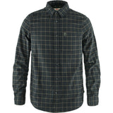 Fjällräven Övik Flannel Shirt M on klassinen miesten flanellipaita, joka yhdistää pehmeän tuntuman, rennon ulkoilutyylin ja monikäyttöisyyden. Kevyt ja pehmeä 100 prosenttinen luomupuuvillaflanelli tekee paidasta miellyttävän käyttää sekä ulkoillessa että jokapäiväisessä vapaa ajan käytössä.
