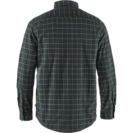 Fjällräven Övik Flannel Shirt M on klassinen miesten flanellipaita, joka yhdistää pehmeän tuntuman, rennon ulkoilutyylin ja monikäyttöisyyden. Kevyt ja pehmeä 100 prosenttinen luomupuuvillaflanelli tekee paidasta miellyttävän käyttää sekä ulkoillessa että jokapäiväisessä vapaa ajan käytössä.