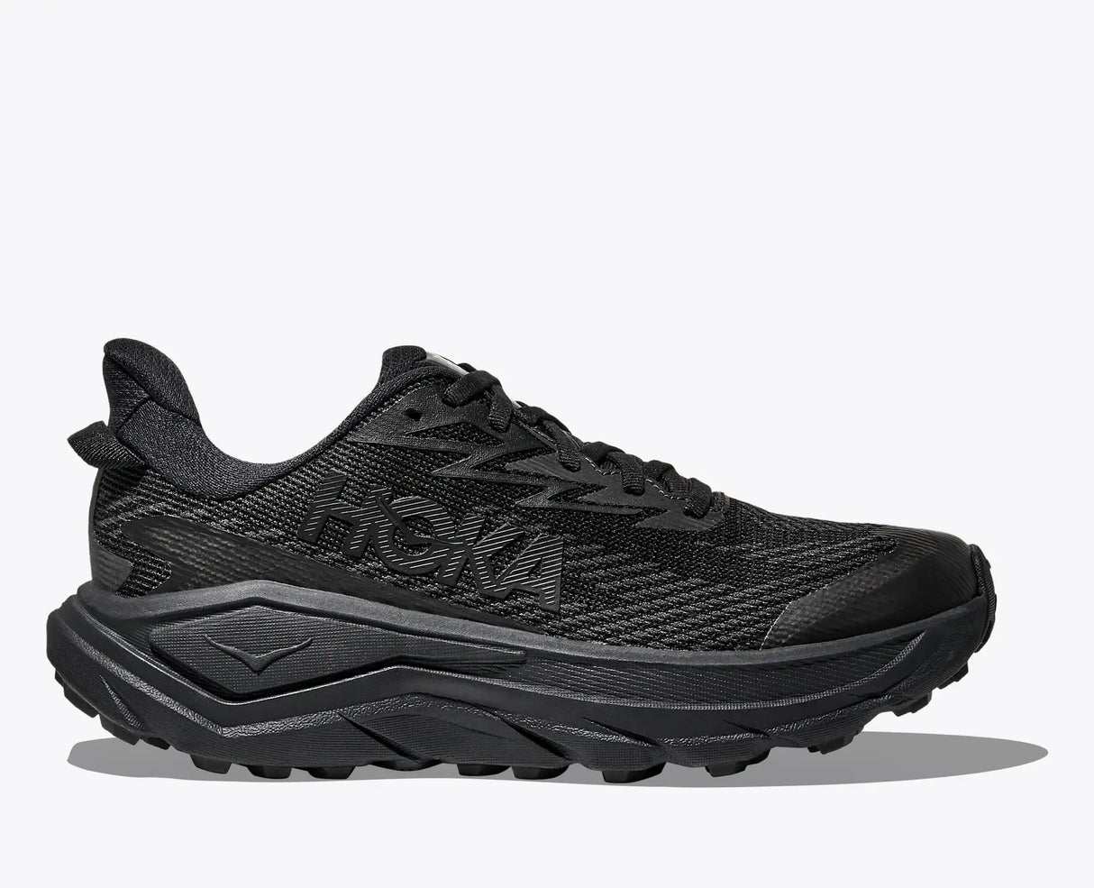 HOKA Challenger 8 GORE-TEX Wide W on naisten vedenpitävä polkujuoksukenkä, joka yhdistää pehmeän vaimennuksen, varman pidon ja leveämmän istuvuuden.