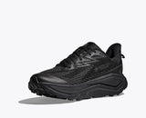 HOKA Challenger 8 GTX Wide miesten polkujuoksukengät on suunniteltu aktiiviseen ulkoiluun, polkujuoksuun ja kävelyyn silloin, kun reitti kulkee asfaltin, soran, metsän ja kosteiden maasto osuuksien välillä. 