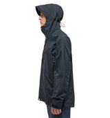 Haglöfs Astral GTX II Jacket Men on monipuolinen miesten GORE TEX kuoritakki, joka on suunniteltu vaellukseen, retkeilyyn ja aktiiviseen ulkoiluun ympäri vuoden. Kestävä rakenne, luotettava säänsuoja ja käytännölliset yksityiskohdat tekevät takista erinomaisen valinnan niin päiväretkille kuin vaativampiin seikkailuihin. Takki soveltuu myös vapaalaskuun, lumilautailuun ja vapaa ajan käyttöön.