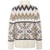 Kari Traa Amelia Knit yhdistää pohjoismaisen tyylin, pehmeän materiaalin ja lämpimän neuloksen tavalla, joka sopii erinomaisesti viileisiin syys ja talvipäiviin. Neuleen kuviointi on saanut inspiraationsa Pohjois Norjan perinteisestä skandinaavisesta neuletyylistä, mikä antaa Amelia Knitille näyttävän ja ajattoman ilmeen.