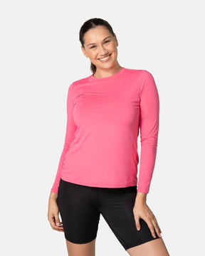 Kari Traa Ava Long Sleeve on suunniteltu aktiiviseen käyttöön, jossa tarvitaan hyvää liikkuvuutta ja mukavuutta. Naisten pitkähihainen treenipaita on valmistettu neljään suuntaan joustavasta materiaalista, joka antaa keholle tilaa liikkua harjoittelun aikana.