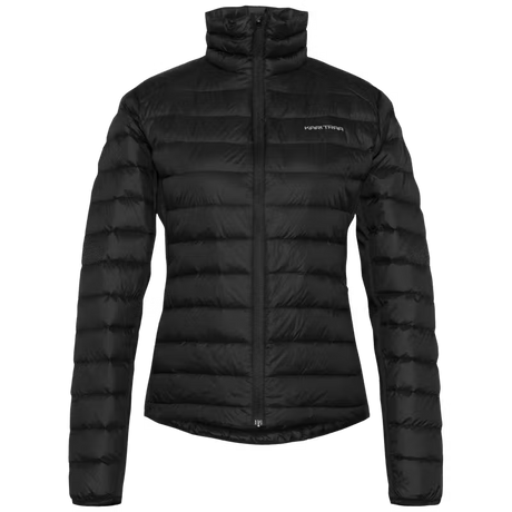 Kari Traa Emilie Down Jacket on kevyt ja lämmin naisten untuvatakki, joka on suunniteltu kylmiin päiviin, ulkoiluun ja kerrospukeutumiseen. Takissa yhdistyvät tehokas ankanuntuvatäyte, vartalonmyötäinen mutta mukava rakenne ja joustavat sivupaneelit, jotka lisäävät liikkumisen vapautta.