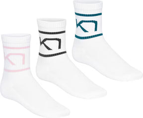 Tennis Sock 3pk on kolmen parin setti klassisia ja mukavia urheilusukkia pehmeästä puuvillasta. Hengittävä puuvilla varmistaa hyvän ilmanvaihdon, kun taas froteekangas sisäpuolella tarjoaa lisämukavuutta. 
