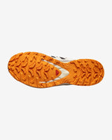 Salomon XA Pro 3D V9 GORE-TEX sopii aktiiviselle ulkoilijalle, joka etsii yhtä kenkää retkeilyyn, metsäpoluille ja vaihtelevaan maastoon. Se on hyvä valinta erityisesti silloin, kun kengältä vaaditaan vedenpitävyyttä, pitoa ja vakautta ilman raskaan vaelluskengän tuntumaa.