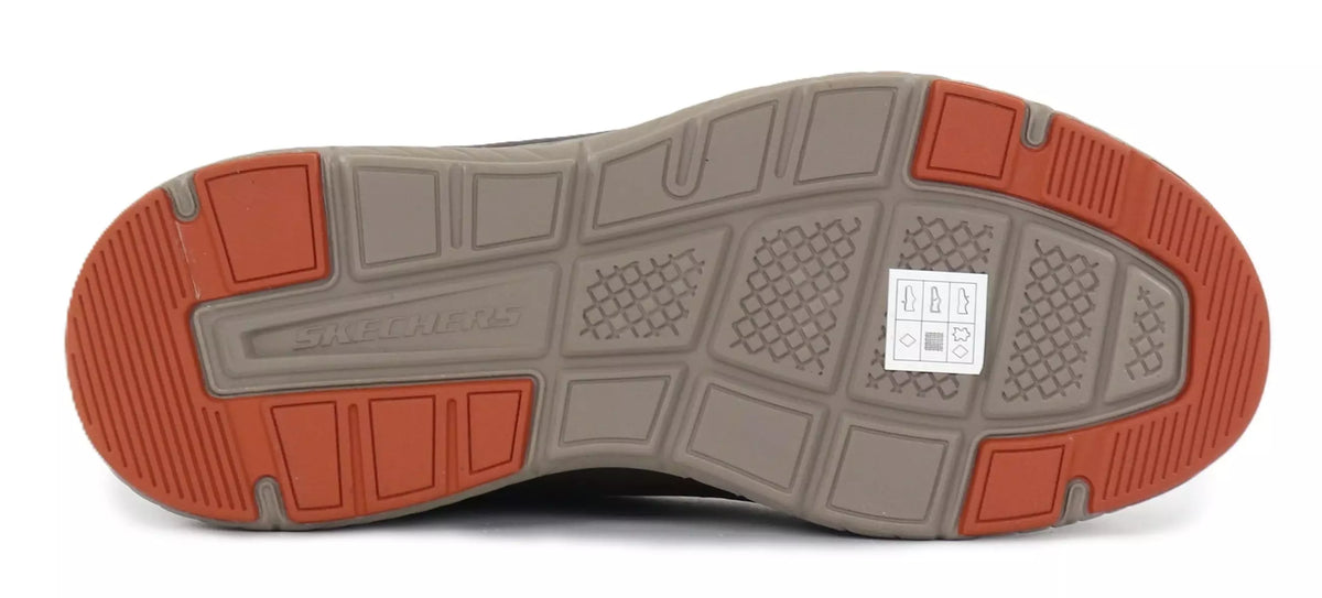 Skechers Relaxed Fit Slip-ins Arch Fit Crosser Felix on miesten vapaa ajan kenkä, jossa yhdistyvät helppo jalkaan sujautettavuus, Arch Fit holvikaarituki ja miellyttävä Relaxed Fit istuvuus. Ruskea CDB väritys tekee kengästä helposti yhdisteltävän niin arkeen, kaupunkikävelyille kuin vapaa ajan menoihin.