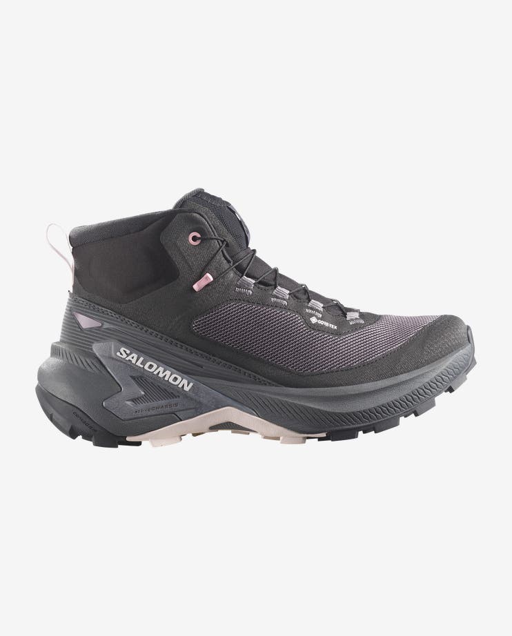 Salomon GENESIS MID GORE TEX on vedenpitävä ja kevyt miesten vaelluskenkä päiväretkille ja retkeilyyn. GORE-TEX-kalvo suojaa kosteudelta, activeCHASSIS™ tuo vakautta epätasaiseen maastoon ja All Terrain Contagrip® tarjoaa varmaa pitoa vaihtelevilla alustoilla. optiFOAM™-välipohja vaimentaa askelta ja mid-korkuinen rakenne lisää suojaa maastossa. Paino vain 385 g.