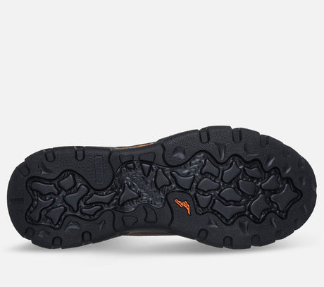 Skechers Slip Ins Waterproof Relaxed Fit Respected 2.0 Orson on miesten vedenpitävä kenkä, jossa yhdistyvät helppo puettavuus, tilava istuvuus, pehmeä käyttömukavuus ja luotettava pito vaihtelevissa sääolosuhteissa. Tämä Skechersin mid top mallinen kenkä sopii erinomaisesti syksyn ja talven arkikäyttöön, ulkoiluun sekä tilanteisiin, joissa kengältä vaaditaan suojaa kosteutta vastaan.
