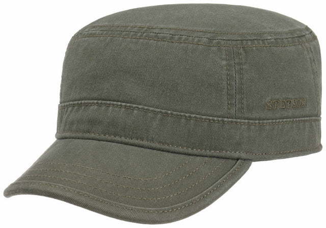 Stetson Army Cap Cotton on klassinen armeijatyylinen lippis, joka yhdistää pelkistetyn muotoilun, mukavan istuvuuden ja laadukkaat materiaalit. Hengittävä puuvillakangas tekee lippiksestä miellyttävän käyttää lämpimällä säällä, ja matalaprofiilinen army cap -malli sopii niin kaupunkiin kuin vapaa-aikaan.