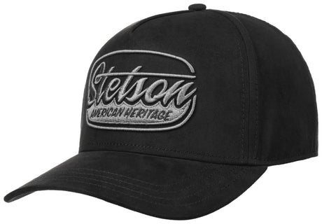 Stetson Trucker Cap Black on Black on tyylikäs musta lippalakki, jossa klassinen trucker malli yhdistyy hillittyyn täysin mustaan ulkonäköön. Tämä Stetson lippalakki sopii erinomaisesti jokapäiväiseen käyttöön, vapaa ajalle ja rentoon kaupunkityyliin.