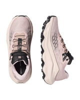 Salomon Ultra Glide 4 on erittäin hyvin vaimennettu polkujuoksukenkä pitkille lenkeille ja ultrajuoksuun. 6 mm droppi, Contagrip-pohja ja runsas vaimennus.