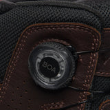 Hanki kilpailuetua Villrein PRO High GTX BOA -kengillä, jotka ovat metsästyssaappaiden seuraava kehitysaskel. Näissä yhdistyvät maksimaalinen tuki ja ensiluokkainen mukavuus. Korkeavartinen päällinen, joka on valmistettu kevyestä ja kestävästä kengurunnahasta, antaa nilkalle hyvän tuen, kun taas vedenpitävä GORE-TEX-kalvo suojaa jalkoja kosteudelta. Saappaissa on myös kaksiosainen BOA-kiinnitys, joka mahdollistaa täydellisen istuvuuden. EVA-välipohjan kaksoisrakenne tarjoaa ihanteellisen yhdistelmän iskunva