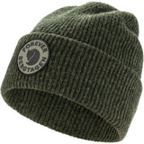 Fjällräven Bergtagen Forever Wool Beanie on lämmin ja miellyttävän pehmeä villapipo, joka on suunniteltu viileisiin päiviin retkeilyyn, ulkoiluun ja jokapäiväiseen käyttöön. 100 prosenttisesti jäljitettävä lampaanvilla tarjoaa luonnollista lämpöä ja siirtää tehokkaasti kosteutta pois iholta.