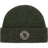 Fjällräven Bergtagen Forever Wool Beanie on lämmin ja miellyttävän pehmeä villapipo, joka on suunniteltu viileisiin päiviin retkeilyyn, ulkoiluun ja jokapäiväiseen käyttöön. 100 prosenttisesti jäljitettävä lampaanvilla tarjoaa luonnollista lämpöä ja siirtää tehokkaasti kosteutta pois iholta.