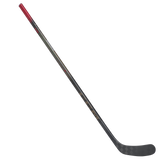 CCM JETSPEED FT8S Junior jääkiekkomaila on suorituskykyinen komposiittimaila junioripelaajalle, joka arvostaa kevyttä rakennetta, nopeaa laukaisua ja tarkkaa kiekonhallintaa. Mailan Hybrid Kick Point auttaa lataamaan mailan tehokkaasti ja vapauttamaan laukauksen nopeasti. Rakenne soveltuu erityisesti ranne ja snap shot laukauksiin, joissa nopea laukaisu ja hyvä vaste ovat tärkeitä.