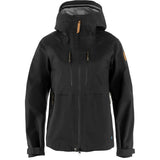 Fjällräven Keb GTX Jacket W on tekninen naisten GORE TEX kuoritakki vaellukseen, kun sääolosuhteet vaihtelevat ja takilta vaaditaan vedenpitävyyttä, tuulensuojaa sekä hengittävyyttä. Keb malliston tekninen leikkaus on suunniteltu erityisesti aktiiviseen liikkumiseen, joten takki antaa erinomaisen liikkumisvapauden vaelluksella ja ulkoilussa.