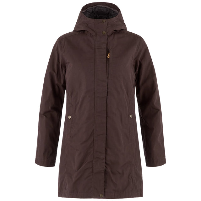 Fjällräven Kiruna Padded Parka W on pitkä ja kevyesti topattu naisten parkatakki kylmiin vuodenaikoihin. Kestävä G-1000 Original -ulkokangas suojaa tuulelta ja hylkii sadetta, kun taas PrimaLoft Black Insulation with P.U.R.E. Technology -keinokuitutäyte tuo lämpöä myös kosteissa olosuhteissa.