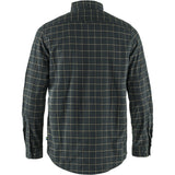 Fjällräven Övik Flannel Shirt M on klassinen miesten flanellipaita, joka yhdistää pehmeän tuntuman, rennon ulkoilutyylin ja monikäyttöisyyden. Kevyt ja pehmeä 100 prosenttinen luomupuuvillaflanelli tekee paidasta miellyttävän käyttää sekä ulkoillessa että jokapäiväisessä vapaa ajan käytössä.